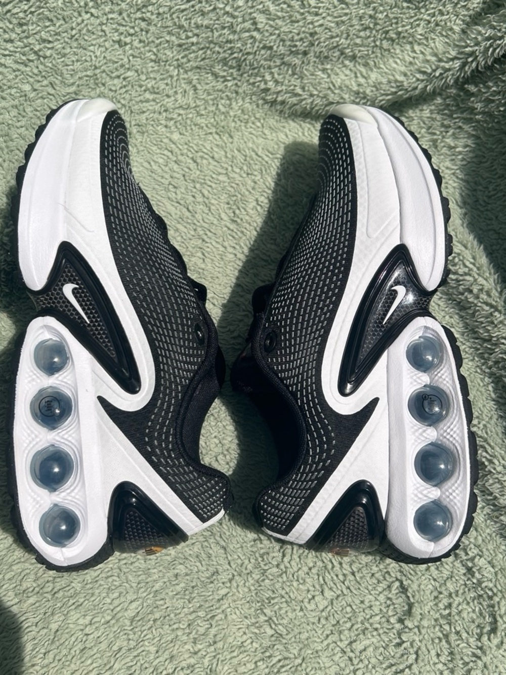 Nike Air Max Dn black/white Womens sneakers NEW size 8 - Picture 4 of 7